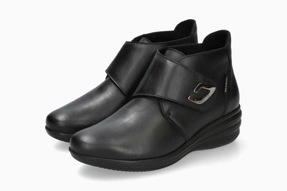 Triny - Black